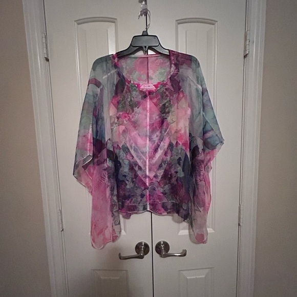 Floral Pink and Blue Women's 2Piece Top Set. - Picture 2 of 4